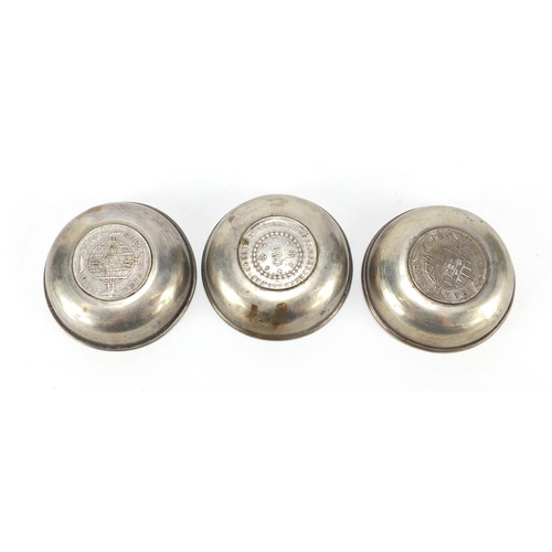 2520 - Set of three unmarked silver coin dishes, 8.5cm in diameter, 147.8g