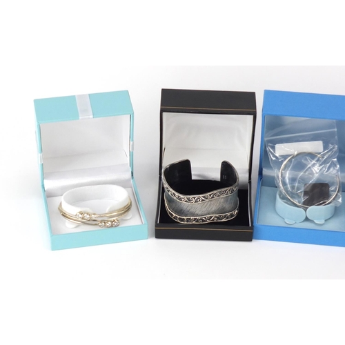 2723 - Five modern silver bangles with boxes, 169.2g