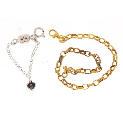 2607 - 9ct gold bracelet and a 9ct white gold magnetic clasp, 3.9g