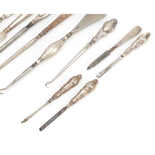 2540 - Silver handled button hooks and shoe horns, various hallmarks the largest 26.5cm in length
