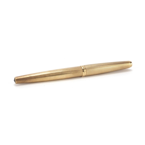 15 - Parker 51 fountain pen with 9ct gold engine turned body, 25.3g