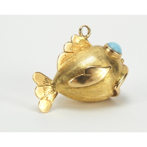 641 - 14ct gold fish charm with turquoise eyes, HW makers mark, 3cm in length, 6.5g