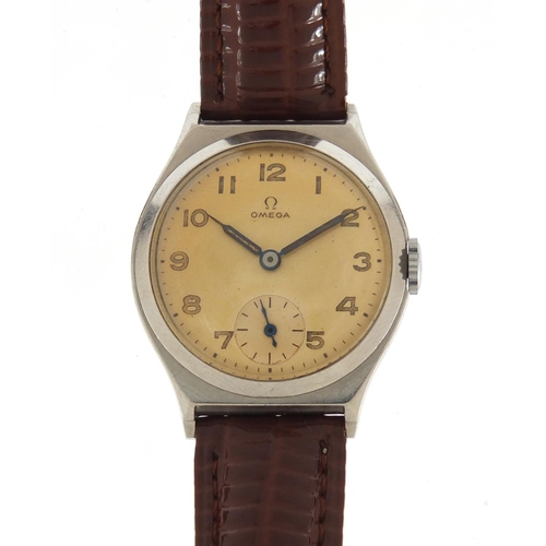 710 - Vintage gentleman's Omega military style wristwatch with subsidiary dial, 3cm in diameter