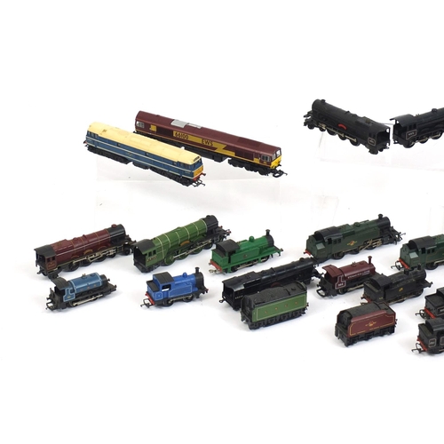 138 - 00 gauge model railway, locomotives and diesel engines including Lima, Tri-ang and Hornby