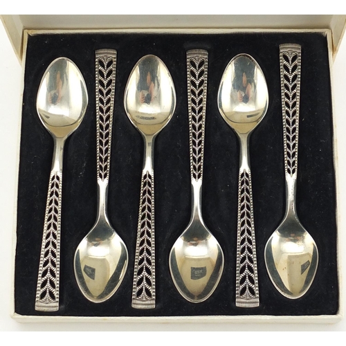 595 - Set of six Norwegian 830S silver teaspoons, housed in a Juvel Prydsolv box, each 11cm in length, 58.... 