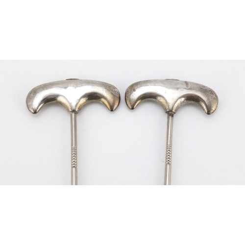 611 - Pair of Edawardian silver handled boot pulls, Birmingham 1916, 24.5cm in length