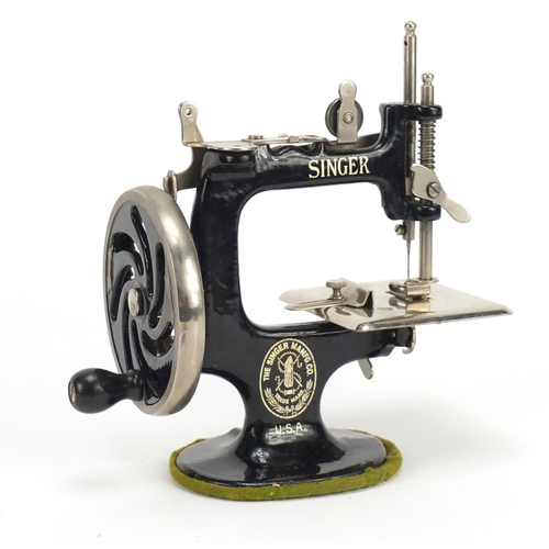 129 - Vintage Singer No.20 sewing machine