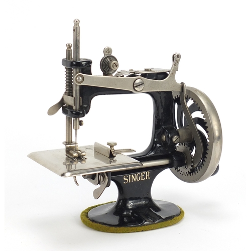 129 - Vintage Singer No.20 sewing machine