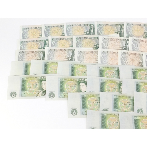 200 - Collection of Bank of England £1 notes, some consecutive serial numbers