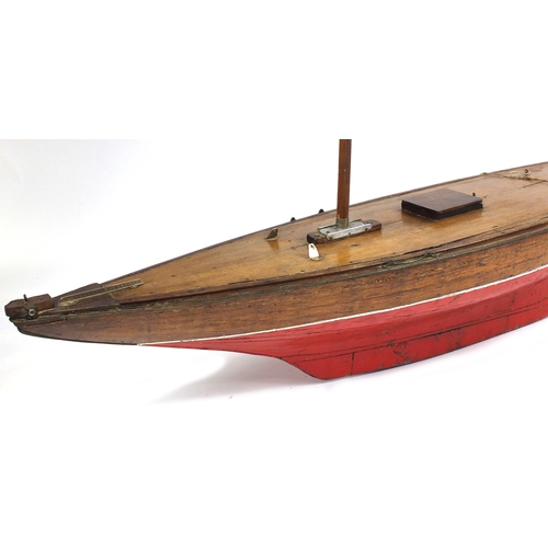 138A - Large Victorian pond yacht with canvas sail, 152cm in length