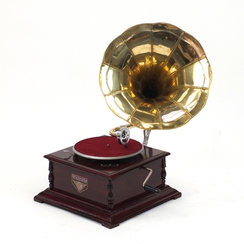 2048 - Retro Victrola wind up gramophone with with brass horn, 67cm high