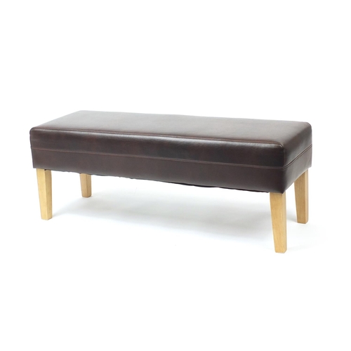 2054 - Contemporary brown leather and light wood bench, 120cm in length