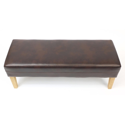 2054 - Contemporary brown leather and light wood bench, 120cm in length