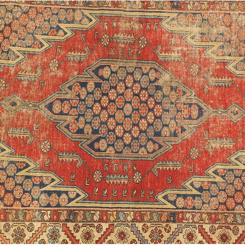 26 - Geometric pattern rug, 200cm x 140cm