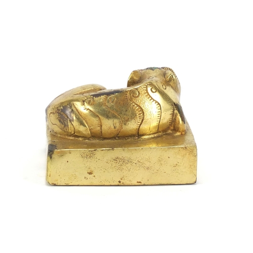 256 - Chinese gilt bronze seal in the form of a sleeping lion, 8cm in length