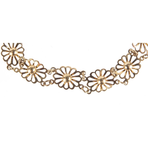 2359 - 9ct gold flower head design bracelet, 16cm in length, 6.4g