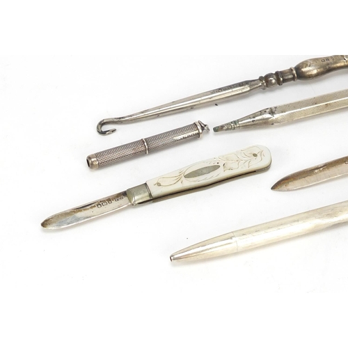 2350 - Silver objects including propelling pencils and two mother of pearl folding fruit knives
