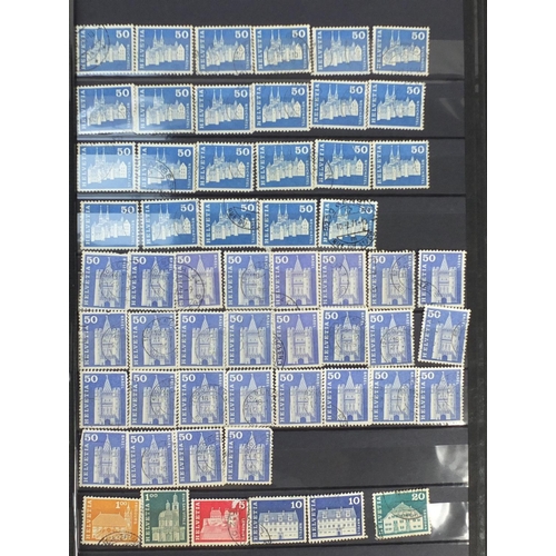 945 - World stamps including Great Britain, Spain, USA and Australia, arranged in six stock books