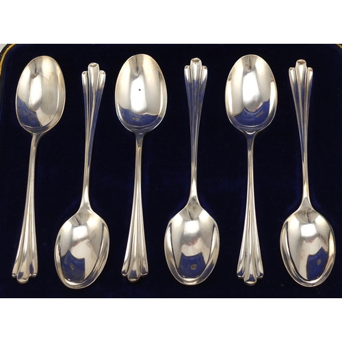 2457 - Set of six silver teaspoons by John Round & Son Ltd, with fitted case, Sheffield 1923, 11cm in lengt... 