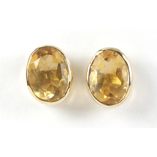 758 - Pair of 9ct gold citrine earings, 7mm in length, 1.2g