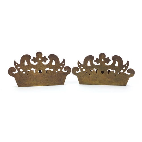 105 - Pair of late Georgian brass mantle pieces, each 27cm wide