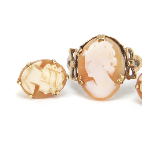 2594 - 9ct gold cameo ring, size N and a pair of matching earrings, 4.6g