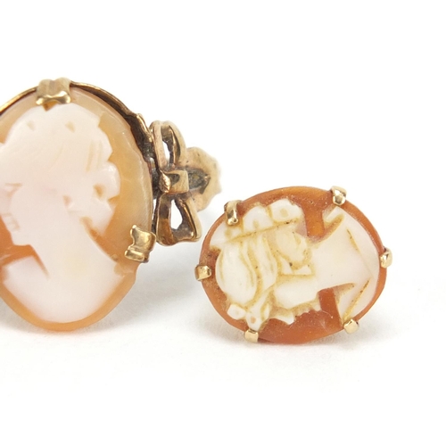 2594 - 9ct gold cameo ring, size N and a pair of matching earrings, 4.6g