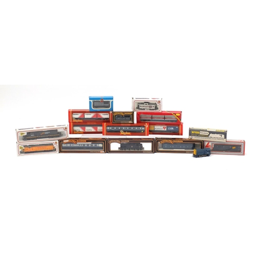 153 - 00/HO guage model railway with boxes including Wrenn, mainline railways and two Bachmann electric di... 