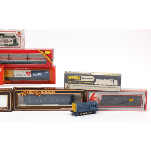 153 - 00/HO guage model railway with boxes including Wrenn, mainline railways and two Bachmann electric di... 