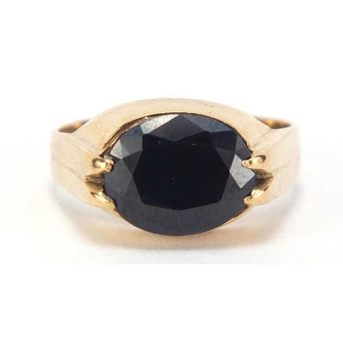 2575 - 9ct gold black stone ring, S & Co makers mark, size J, 3.9g