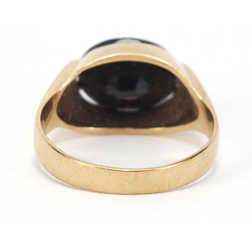 2575 - 9ct gold black stone ring, S & Co makers mark, size J, 3.9g