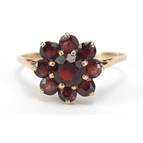 2556 - 9ct gold garnet flower head ring, size P, 1.9g