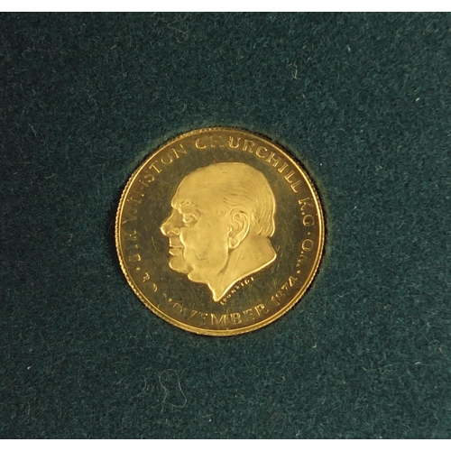 2523 - Sir Winston Churchill 18ct gold commemorative coin, 3.5g
