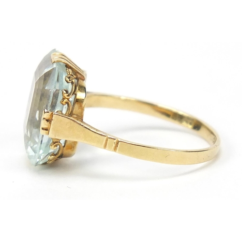 2534 - 14ct gold blue stone ring, size M, 3.1g