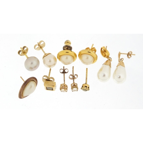 2588 - Mostly 9ct gold earrings including three pairs, 9.3g