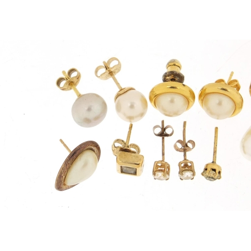 2588 - Mostly 9ct gold earrings including three pairs, 9.3g