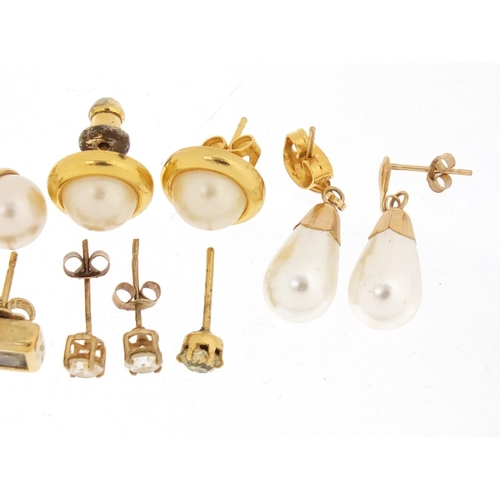 2588 - Mostly 9ct gold earrings including three pairs, 9.3g