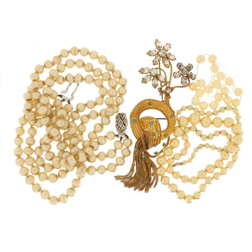 2616 - Costume jewellery comprising two brooches and two simulated pearl necklaces, one with unmarked gold ... 