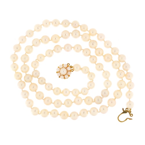 2617 - Single string pearl necklace with 9ct gold clasp, 70cm in length, 50.4g