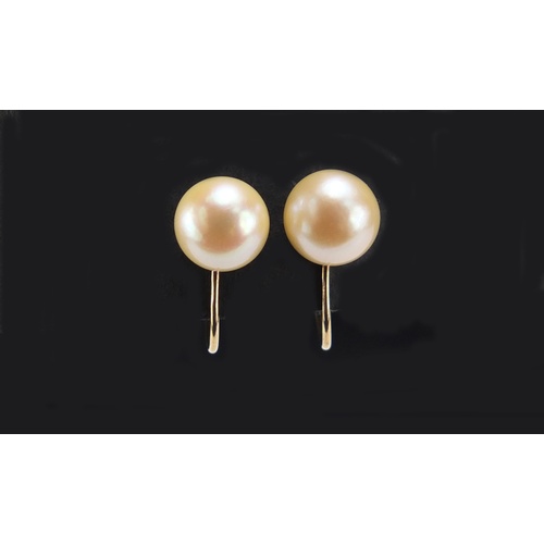 2618 - Pair of 9ct gold screw back pearl earrings, 2.2g