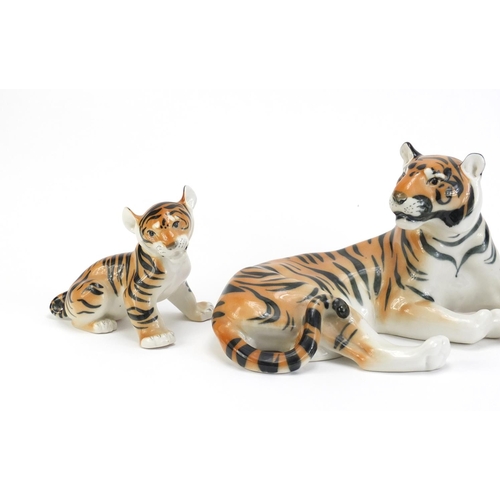 1276 - Three USSR tigers, the largest 28cm wide