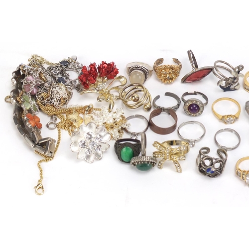 2771 - Costume jewellery brooches and rings including some silver