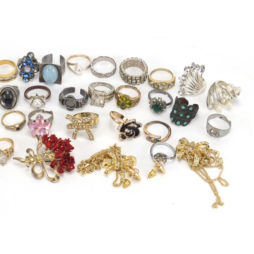 2771 - Costume jewellery brooches and rings including some silver