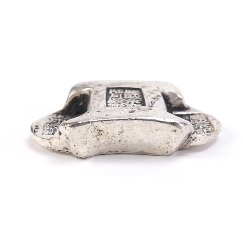 2885 - Chinese silver coloured metal scroll weight, 6.5cm wide