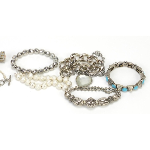 2808 - Costume jewellery bracelets including simulated pearls