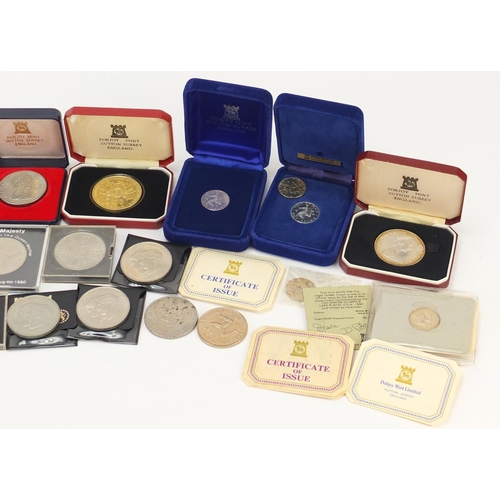 2848 - Proof and other coins, some silver including seven Isle of Man 1977 silver jubilee crowns