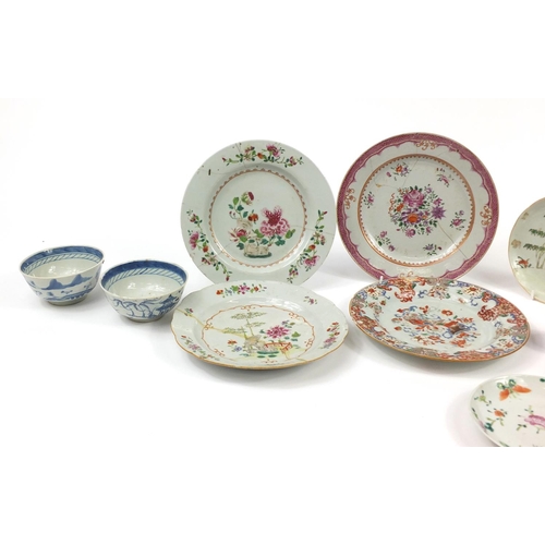 2595 - Mostly 18th century Chinese porcelain including a tea pot, tea cups, plates and bowls