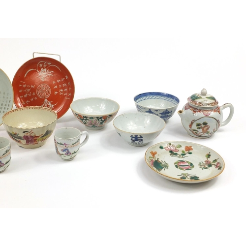 2595 - Mostly 18th century Chinese porcelain including a tea pot, tea cups, plates and bowls