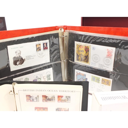 2720 - Mostly British stamps and first day covers arranged in albums