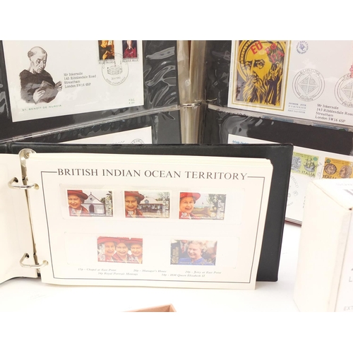 2720 - Mostly British stamps and first day covers arranged in albums